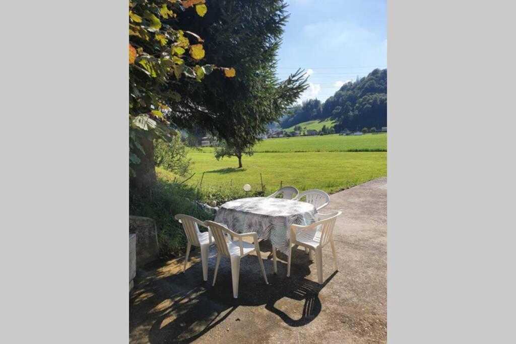 Schoene 3 1/2 Zimmer Wohnung In Der Zentralschweiz Menznau Exterior foto